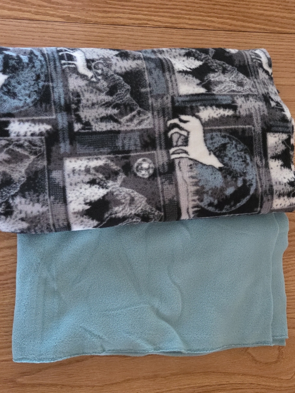 FLEECE SALE! Grey Wolf Print & Solid Soft Green Fabric LOT Blanket 1.882